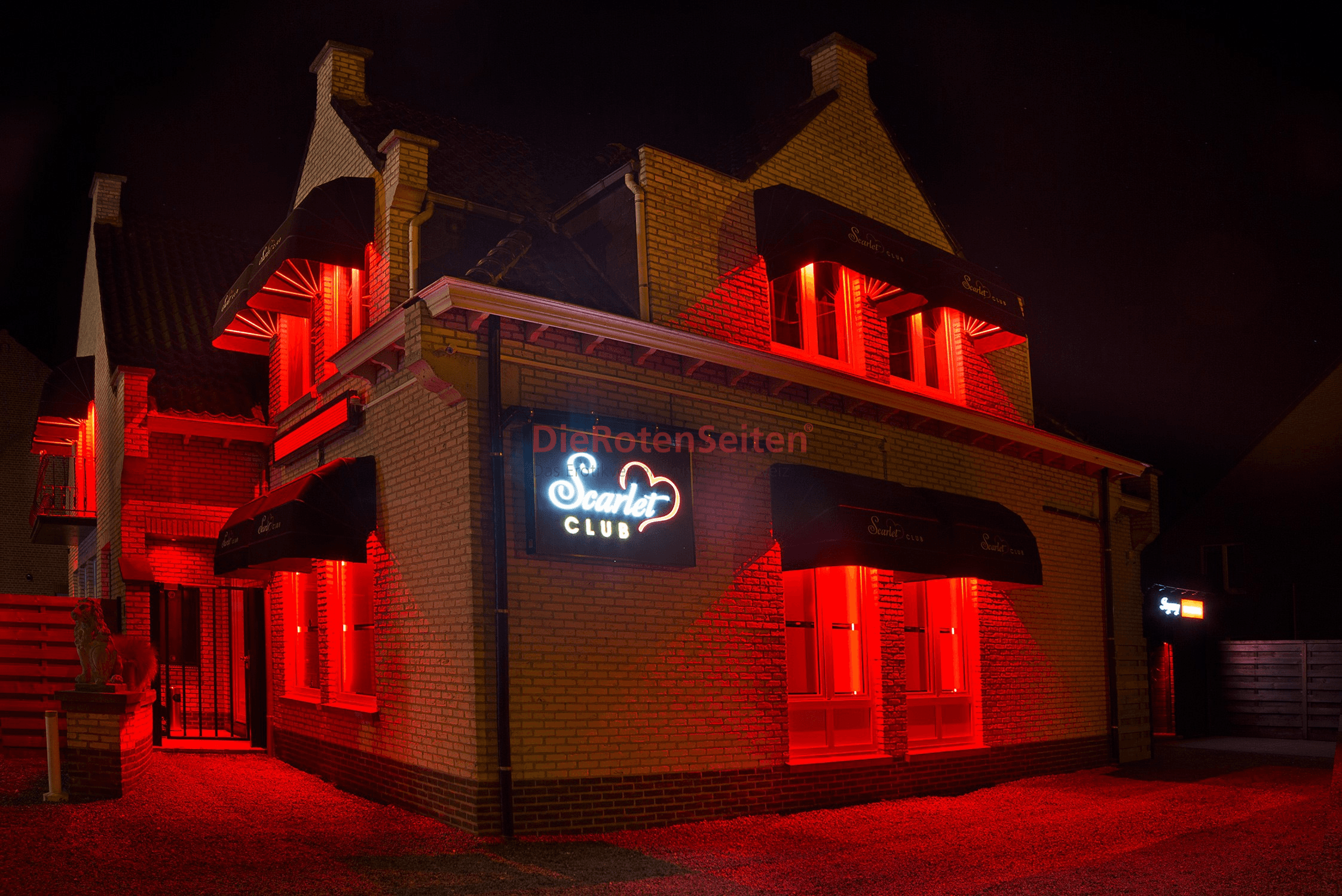 SCARLET CLUB