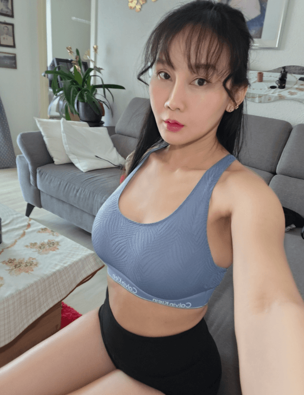 girl Ava. Hot Massage.....