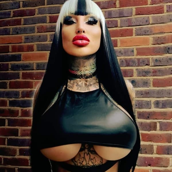FETISH GODDESS XENA - Party guests welcome