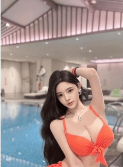 SEXY BOMBSHELL